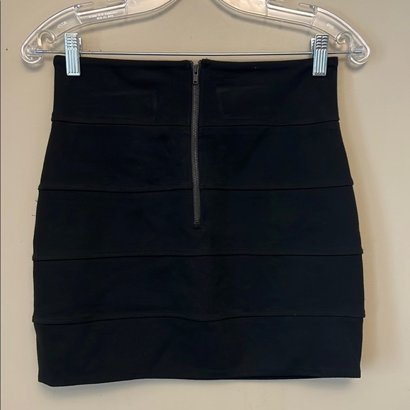 Aritzia Talula Elegant Black Mini Skirt size 10 - Picture 2 of 8